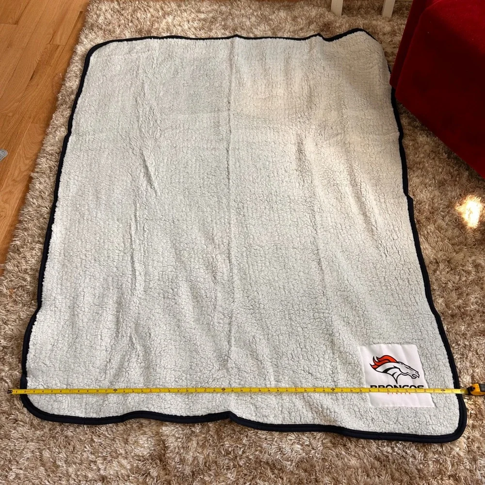 Denver Broncos NFL Sherpa Fleece Throw Blanket White Navy Blue 60x48